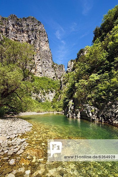 durchsichtig  transparent  transparente  transparentes  Wasser  Europa  Fluss  Schlucht  Epirus  Griechenland