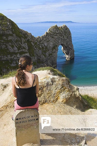 Europa  Frau  ruhen  Großbritannien  Zeichen  UNESCO-Welterbe  Dorset  England  Signal