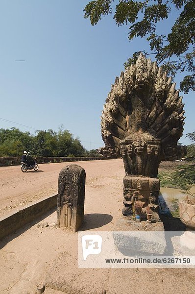 The 12th century bridge near Siem Reap  Cambodia  Indochi0  Southeast Asia  Asia