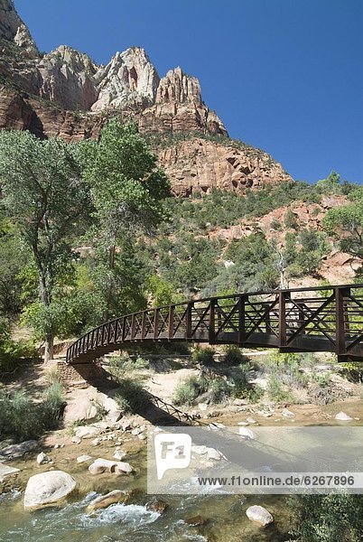 Vereinigte Staaten von Amerika  USA  Brücke  Nordamerika  Zion Nationalpark  Zugänglichkeit  Smaragd  Utah