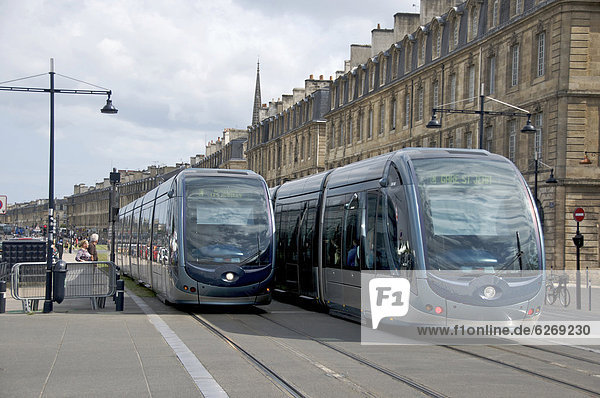 Frankreich Europa Transport öffentlicher Ort Straßenbahn Bordeaux alt