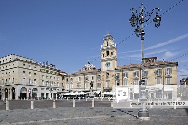 Europa  Platz  Emilia-Romangna  Palast  Schloß  Schlösser  Garibaldi  Italien  Parma