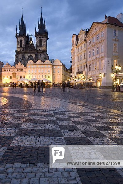 Prag  Hauptstadt  Europa  Abend  Stadt  Hintergrund  Kirche  Quadrat  Quadrate  quadratisch  quadratisches  quadratischer  Tschechische Republik  Tschechien  Altstadt  Tyn  alt