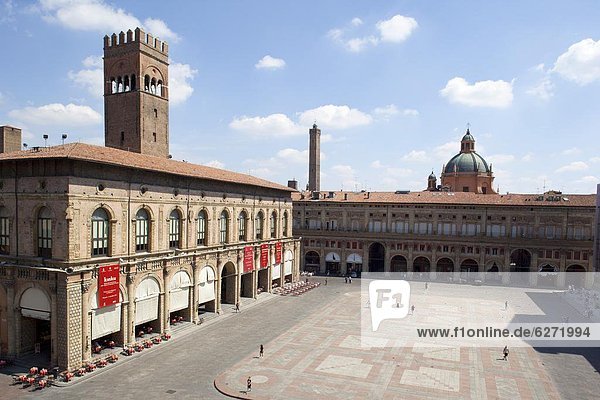 Piazza Maggiore and Podesta Palace  Bologna  Emilia Romagna  Italy  Europe