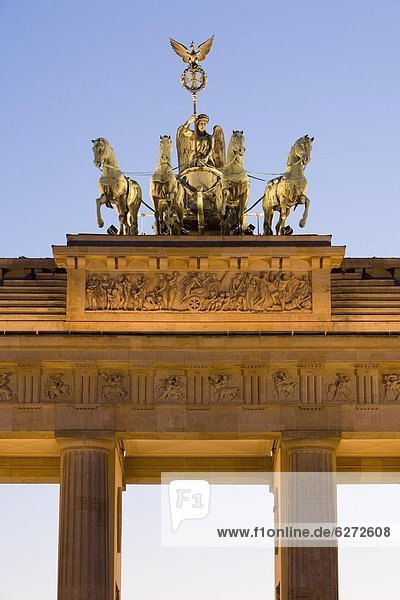 Berlin  Hauptstadt  Europa  Nacht  Eingang  Brandenburg  Deutschland  Quadriga