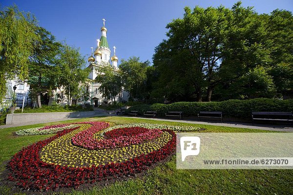 hinter Blume Bett Kirche Garten Wunder russisch