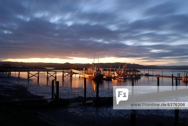 Vereinigte Staaten von Amerika  USA  niedrig  Sonnenuntergang  Fernverkehrsstraße  Boot  Gezeiten  Dock  Nordamerika  angeln  Ende  Washington State