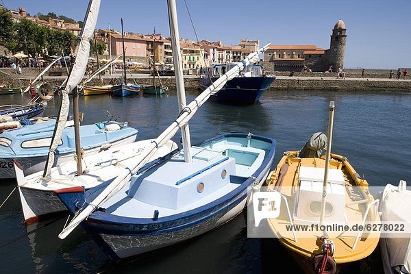 Boats in harbour  Chateau Royal  Eglise Notre-Dame-des-Anges  Collioure  Pyrenees-Orientales  Languedoc  France  Europe