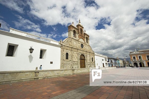 Lifestyle  Kathedrale  Fassade  Ländliches Motiv  ländliche Motive  Barock  Ecuador  Kalkstein  Südamerika