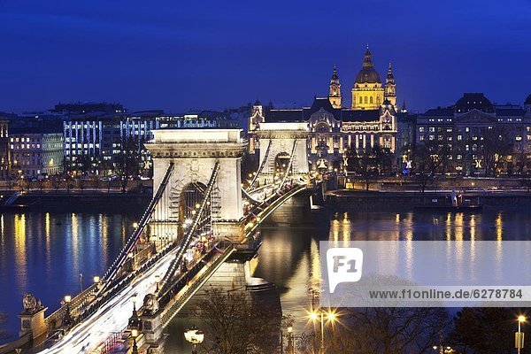 Chain Bridge and St. Stephen's Basilica at dusk  UNESCO World Heritage Site  Budapest  Hungary  Europe