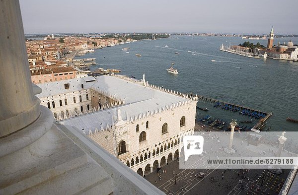 Europa  Palast  Schloß  Schlösser  Ansicht  Kirchturm  UNESCO-Welterbe  Venetien  Canale Grande  Italien  San Giorgio Maggiore  Venedig