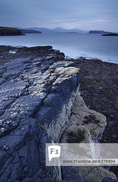 nahe  Europa  Großbritannien  Insel  Gezeiten  Ansicht  Damm  Isle of Skye  Schottland