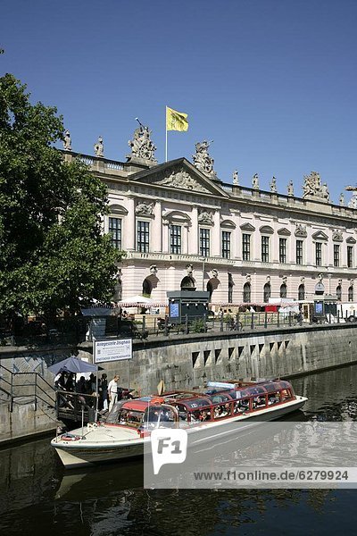 River Spree and Zeughaus  Berlin  Germany  Europe