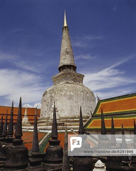 groß  großes  großer  große  großen  Südostasien  Asien  Stupa  Thailand