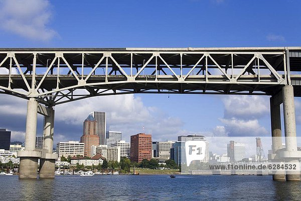 Vereinigte Staaten von Amerika  USA  über  Brücke  Fluss  Nordamerika  Portland  Oregon