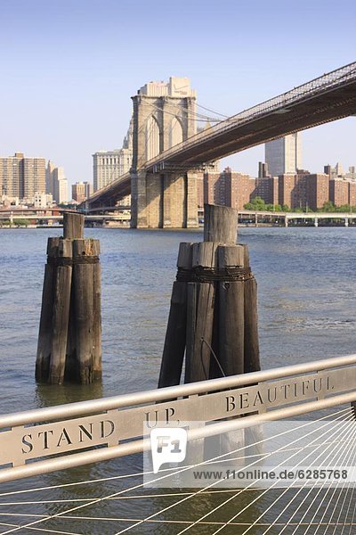 Vereinigte Staaten von Amerika  USA  spannen  New York City  Brücke  Fähre  Nordamerika  landen  Brooklyn  East River
