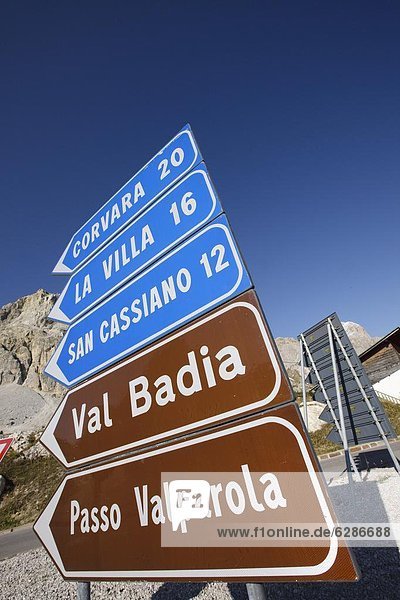 Europa  Straßenschild  Dolomiten  Italien