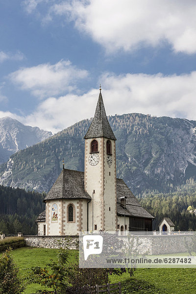 Kirche  Sankt Veit  San Vito  Prags  Braies  Pragser Tal  Dolomiten  Südtirol  Alto Adige  Italien  Europa