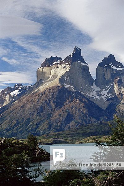 Cuernos del Paine (Horns of Paine) and Lake Pehoe  Torres del Paine National Park  Patagonia  Chile  South America