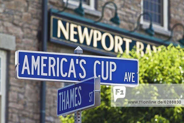 Vereinigte Staaten von Amerika  USA  Segeln  Tasse  Straße  Spiegelung  Zeichen  Geschichte  Themse  Nordamerika  Neuengland  Allee  Erbe  Rhode Island  Signal