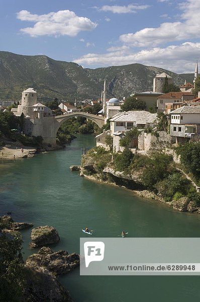 The new Old Bridge over the fast flowing River Neretva  Mostar  Bosnia  Bosnia-Herzegovina  Europe