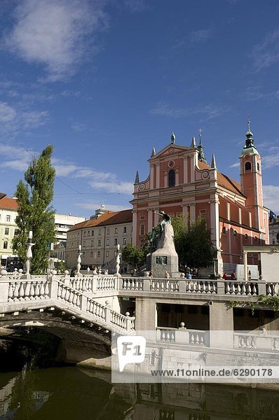 Triple Bridge and Franciscan Church of the Annunciation  Ljubljana  Slovenia  Europe