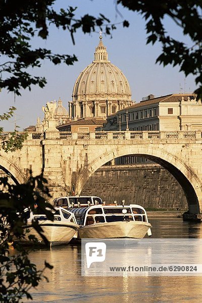 nahe  Rom  Hauptstadt  Europa  Fröhlichkeit  Boot  Fluss  Tiber  Latium  Italien