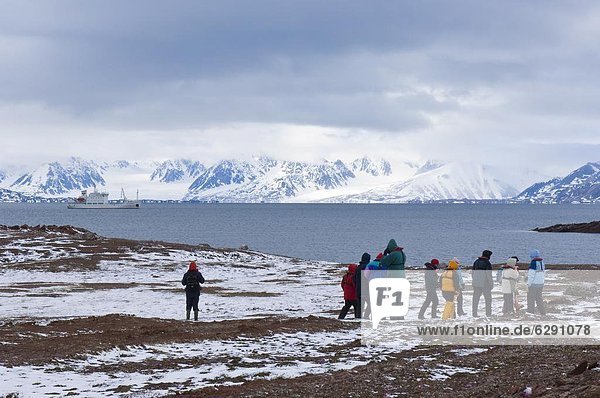 Exploring the Lerneroyane or Lerner Islands  Svalbard Archipelago  Norway  Arctic  Scandinavia  Europe
