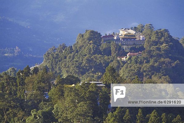 Großstadt  Monarchie  Palast  Schloß  Schlösser  Aussichtspunkt  Ansicht  Asien  Indien  Kloster  Sikkim