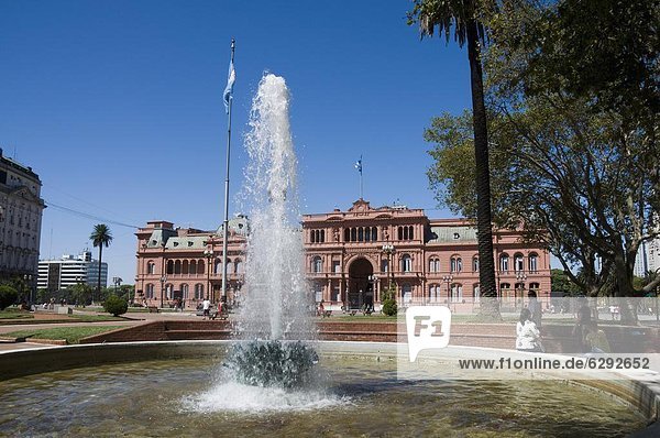 Buenos Aires  Hauptstadt  gebraucht  Balkon  Palast  Schloß  Schlösser  Mittelpunkt  Präsident  Argentinien  links  Plaza de Mayo  Südamerika