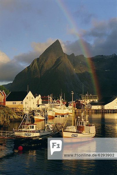 Europa  über  bunt  Dorf  Norwegen  angeln  Hamnoy  nordland  Regenbogen  Skandinavien