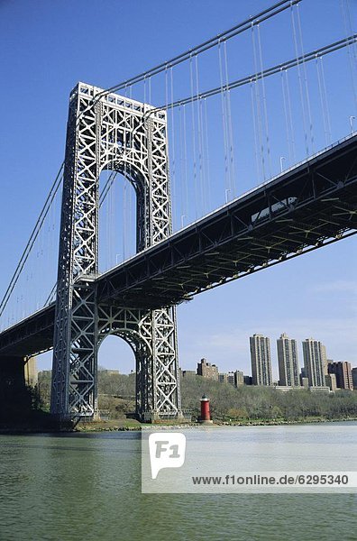 Vereinigte Staaten von Amerika  USA  klein  Brücke  Leuchtturm  rot  New York City