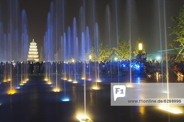 Night time water show at the Big Goose Pagoda Park  Tang dynasty built in 652 by Emperor Gaozong  Xian City  Shaanxi Province  China  Asia
