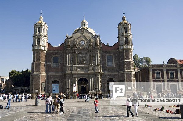 Die Antigua Basilika direkt neben der Basilika de Guadalupe  Mexiko-Stadt  Mexiko  Nordamerika