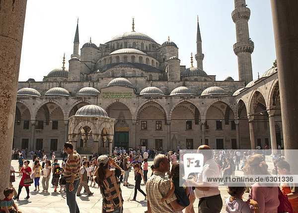 Tourist crowds in the courtyard of the Sultan Ahmet Mosque  Sultanahmet Camii  Blue Mosque  Istanbul  Turkey