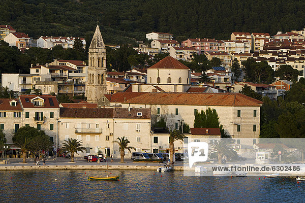 Harbour  Franciscan monastery  promenade and town of Markarska  Makarska Riviera  Dalmatia  Croatia  Europe