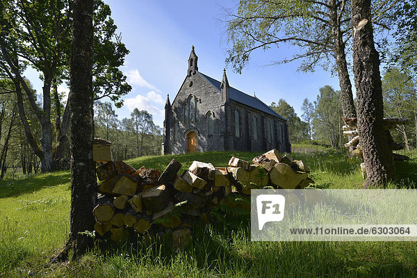 Small Scottish church in the highlands of Glen Affric  Cannich near Inverness  Scotland  United Kingdom  Europe