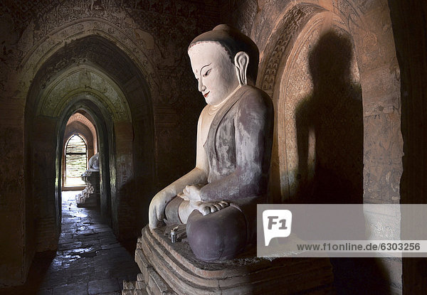 Seated Buddha statue  Old Bagan  Bagan  Pagan  Myanmar  Burma  Asia