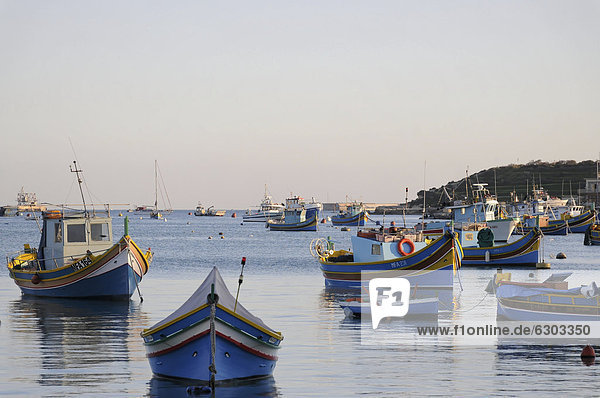 Abendstimmung  Fischerboote  Marsaxlokk  Malta  Europa