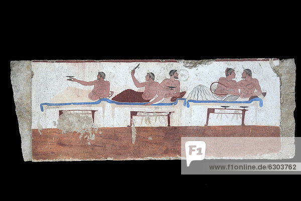 Tomba del Tuffatore  Tomb of the Diver  480 BC  interior mural painting on the long side with a dining scene  a gay couple and three other people playing the Kottabas game  Paestum  Campania  Italy  Europe