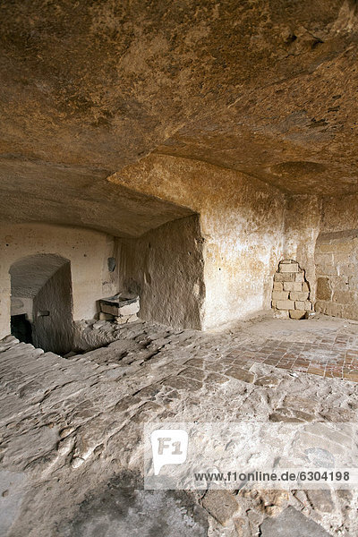 Im Innern eines verlassenen Hauses  Höhlenwohnung von Sassi di Matera in Sasso Barisano  UNESCO Weltkulturerbe  Matera  Italien  Europa