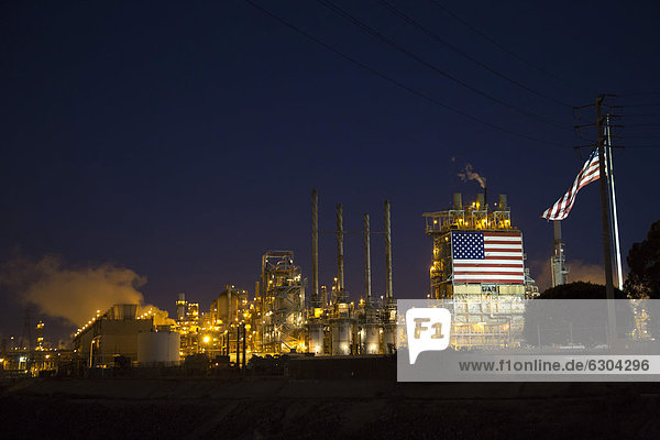 An oil refinery  operated by BP  displays a huge American flag  Wilmington  California  USA