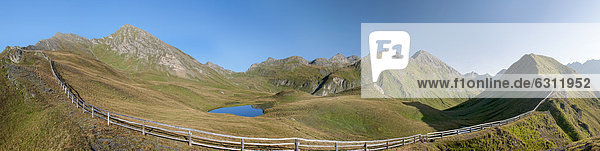 Berglandschaft in den Zillertaler Alpen  Südtirol  Italien