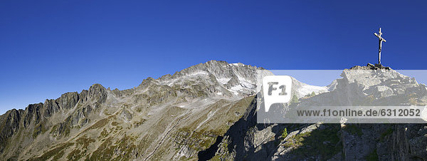 Gipfelkreuz am Kreuzkofel im Ahrntal  Dolomiten  Südtirol  Italien