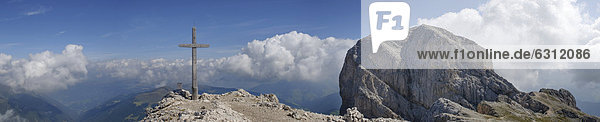 Gipfelkreuz auf dem Peitlerkofel  Dolomiten  Südtirol  Italien