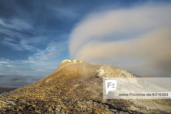 Steaming hot Oeskjuhoell or OeskurhÛlhver spring Hveravellir high-temperature or geothermal region Highlands Iceland Europe