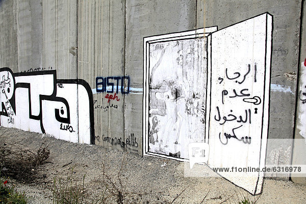 Sperrmauer mit Graffiti palästinensische Seite zwischen Bethlehem Westjordanland und Jerusalem Israel Naher Osten