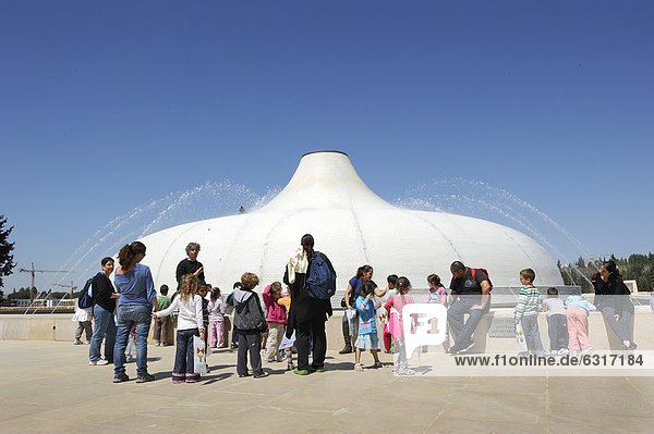 Children and teachers looking at the roof structure of the Shrine of the Book  Qumram Scrolls  Israel Museum  West Jerusalem  Jerusalem  Israel  Middle East