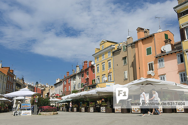 Central plaza with cafes in the centre of Rovinj  Istria  Croatia  Europe