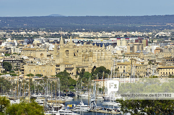 View from the Castillo de Bellver  Bellver Castle  to the old town of Palma de Mallorca with La Seu  Palma Cathedral and the harbour  Majorca  Balearic Islands  Spain  Mediterranean  Europe
